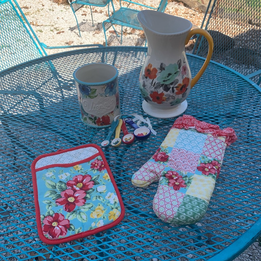 Pioneer woman items